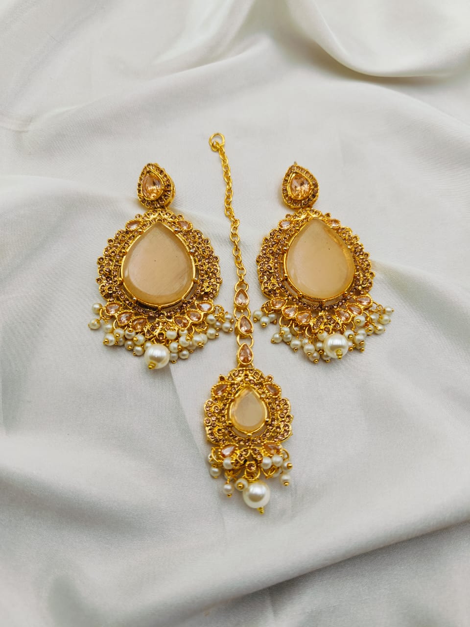 The Elegent Tikka and Earrings Set