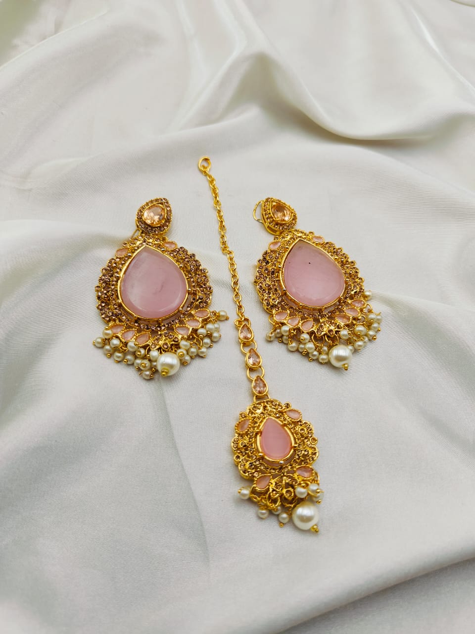 The Elegent Tikka and Earrings Set