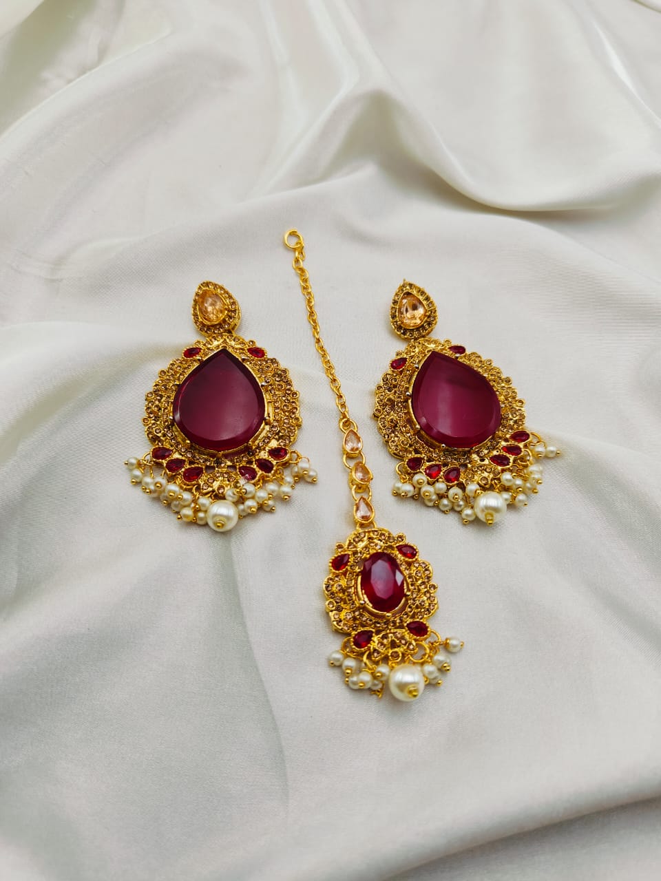 The Elegent Tikka and Earrings Set