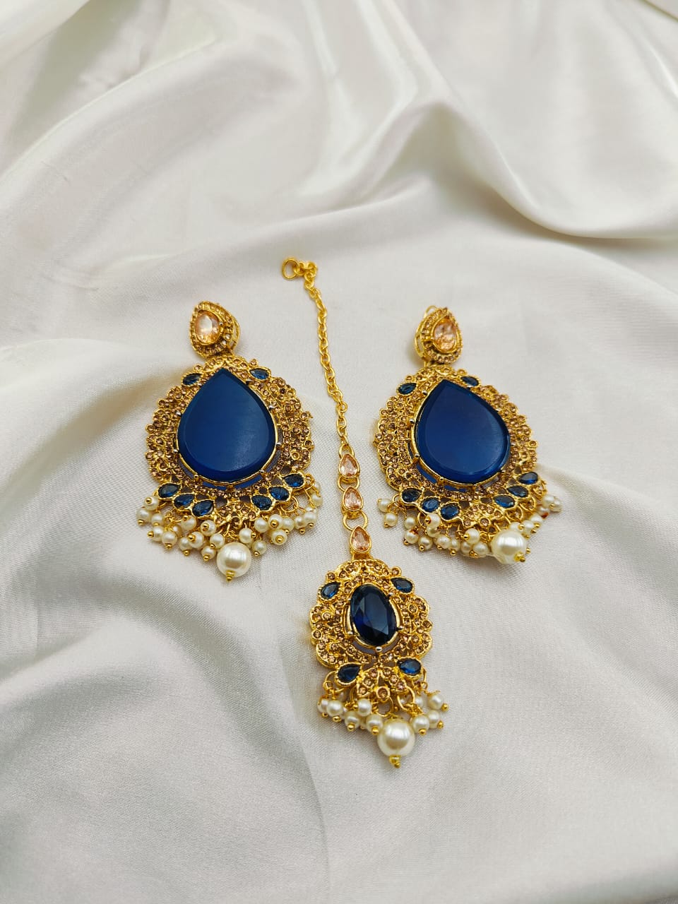 The Elegent Tikka and Earrings Set