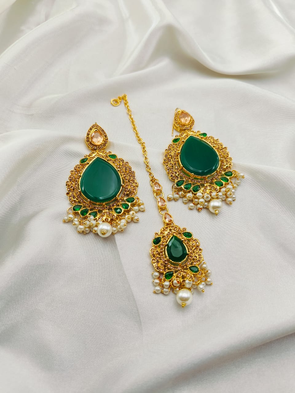 The Elegent Tikka and Earrings Set