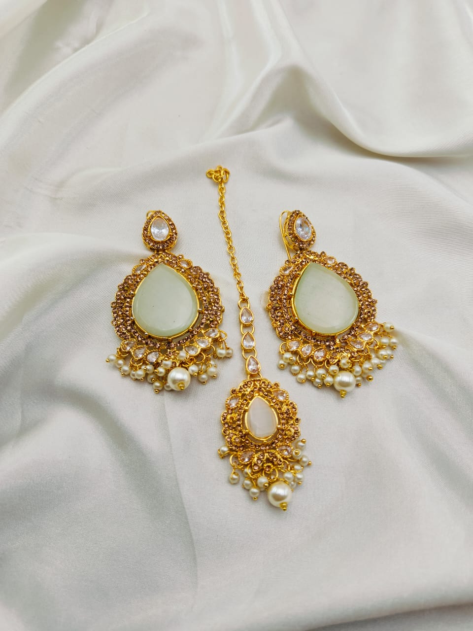 The Elegent Tikka and Earrings Set