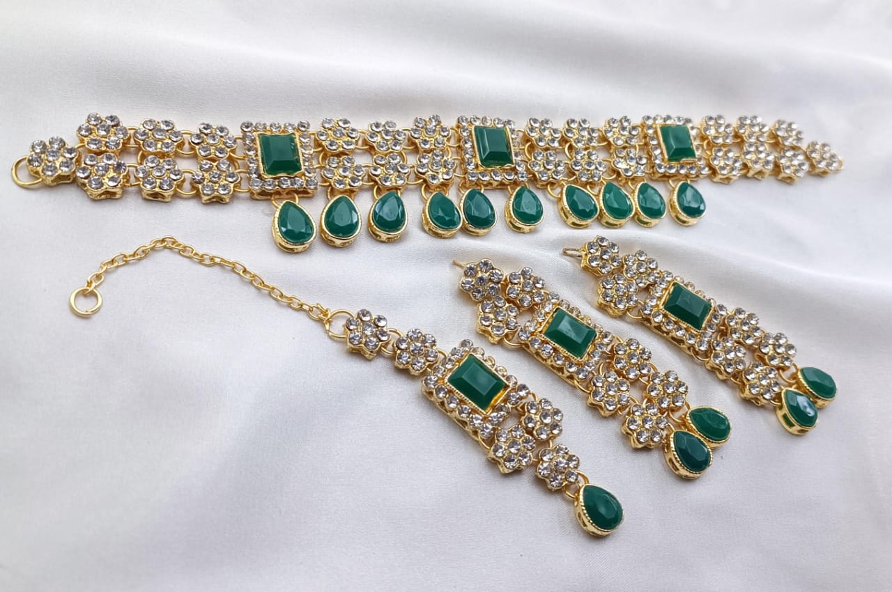 Beautiful Real Stones Choker Complete Set