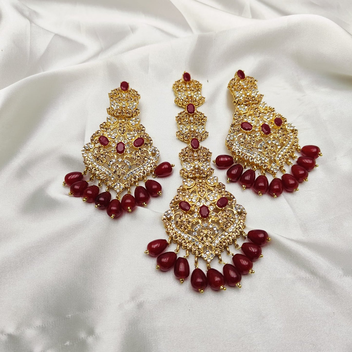 Glamorous Tikka and Earings