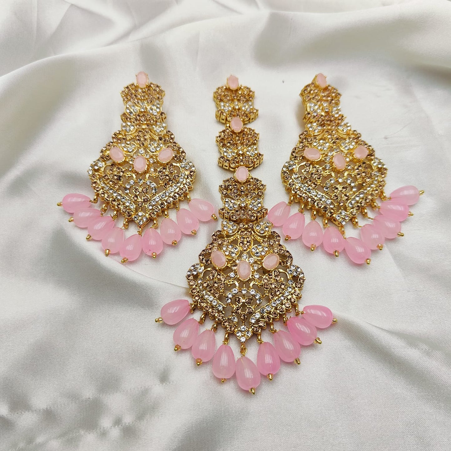 Glamorous Tikka and Earings