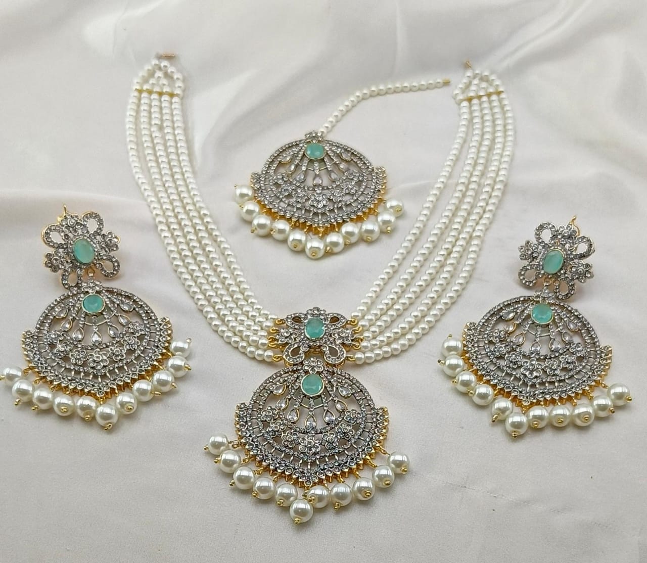 The Unique Jewellery Set