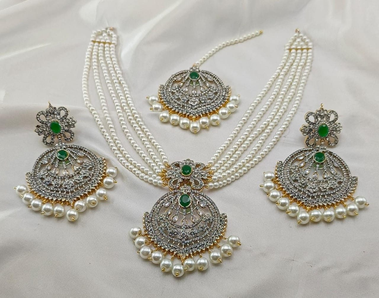The Unique Jewellery Set