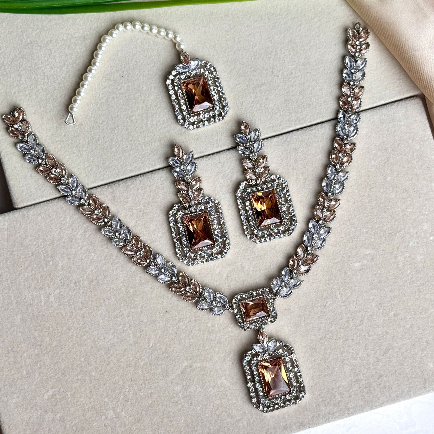 The Wonderful Maala Zircon Set