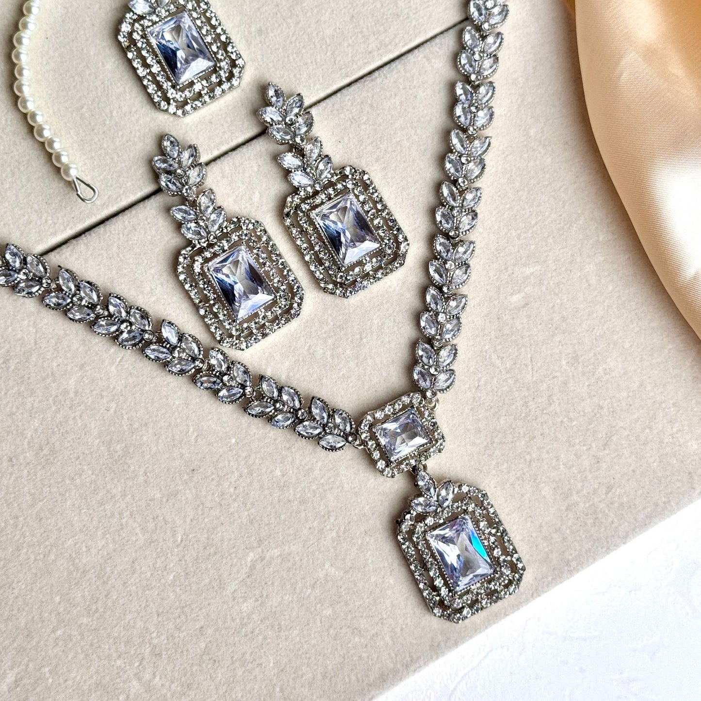 The Wonderful Maala Zircon Set