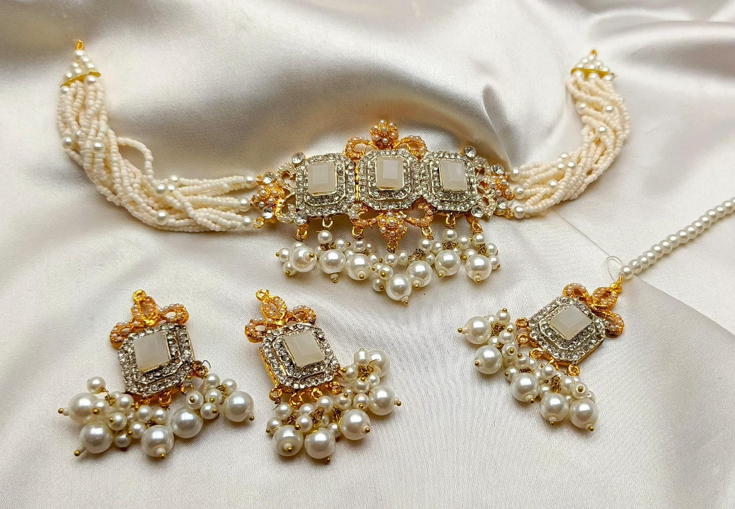 The Fancy Neckless Set