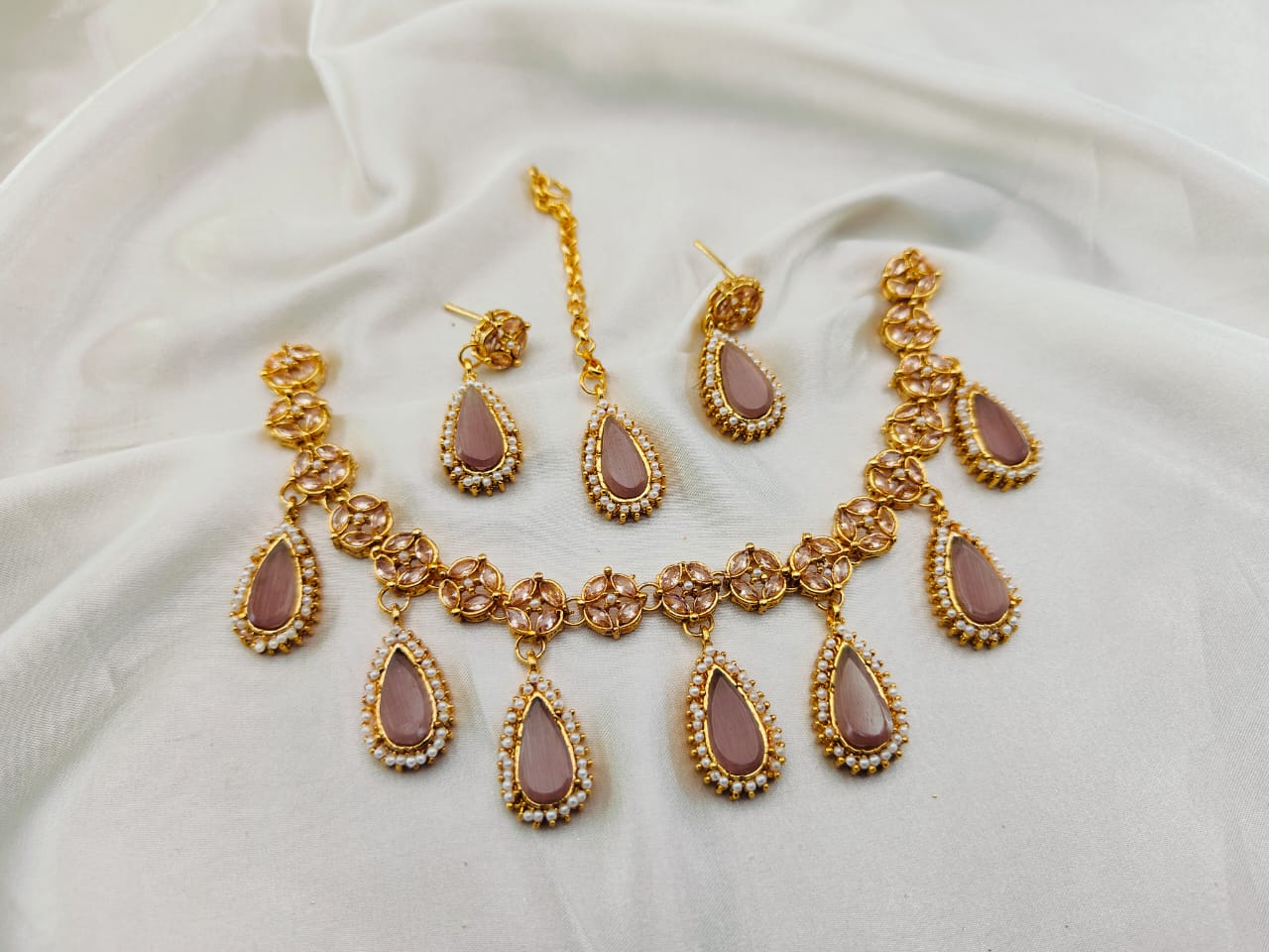 The Attractive Necklace Set