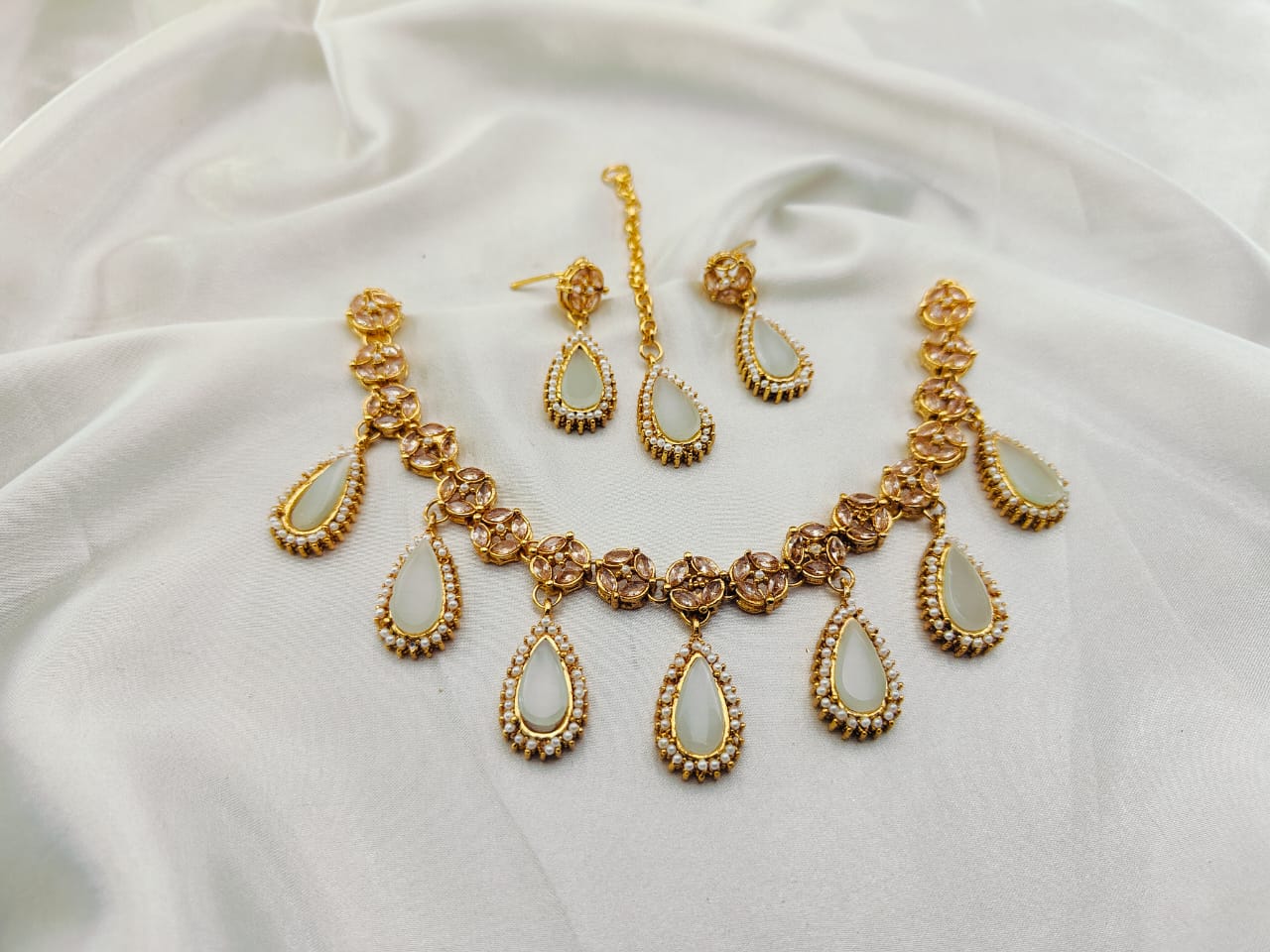The Attractive Necklace Set