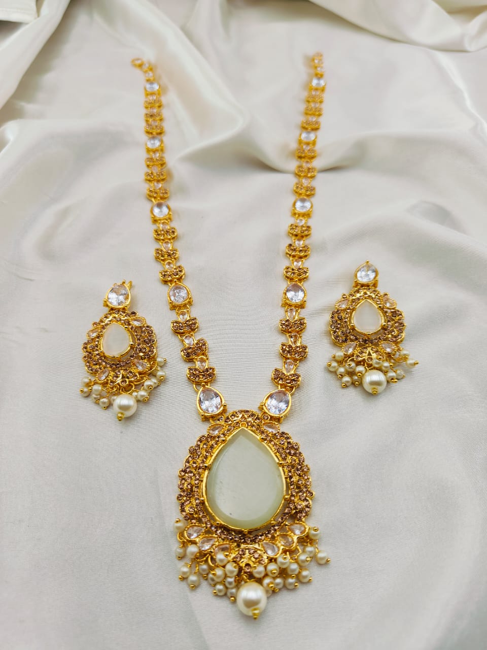 Pretty Maala Set With Earrings