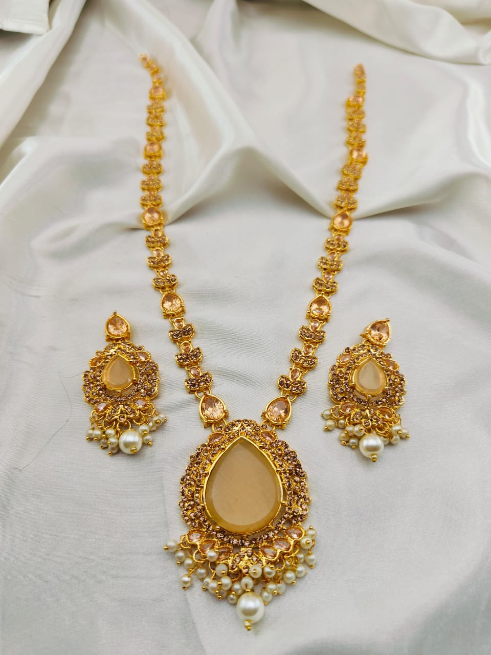 Pretty Maala Set With Earrings