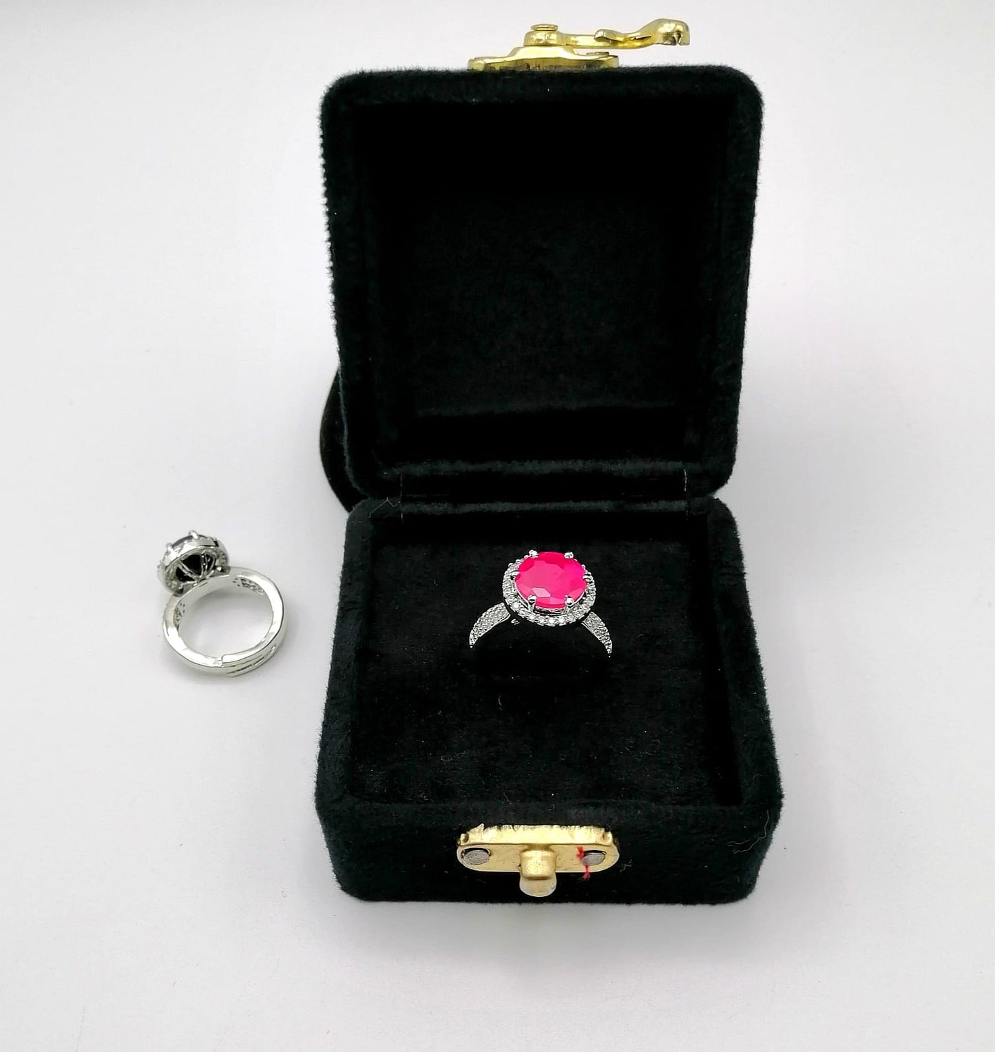 Engagement Rings: Trends and Tips for Choosing the Perfect One