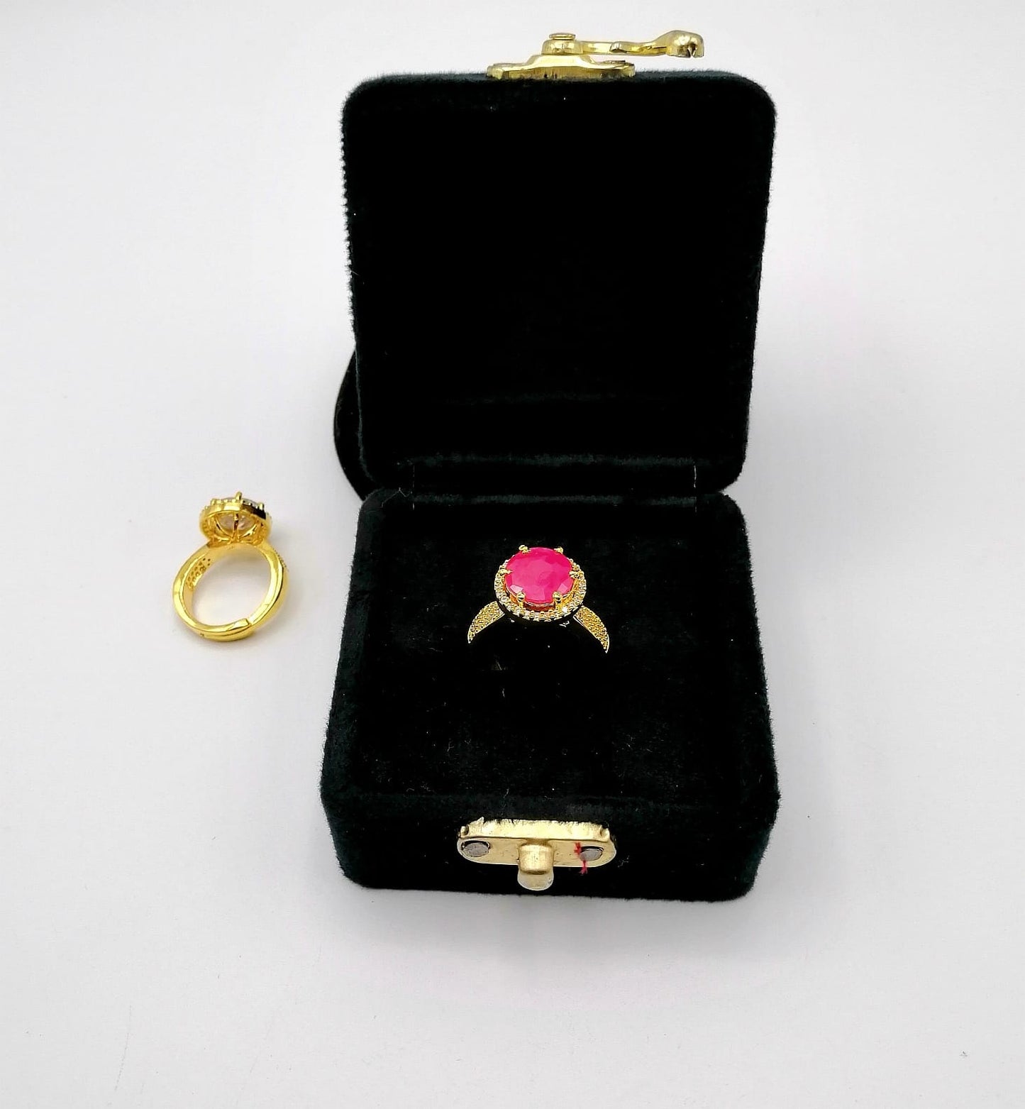 Engagement Rings: Trends and Tips for Choosing the Perfect One