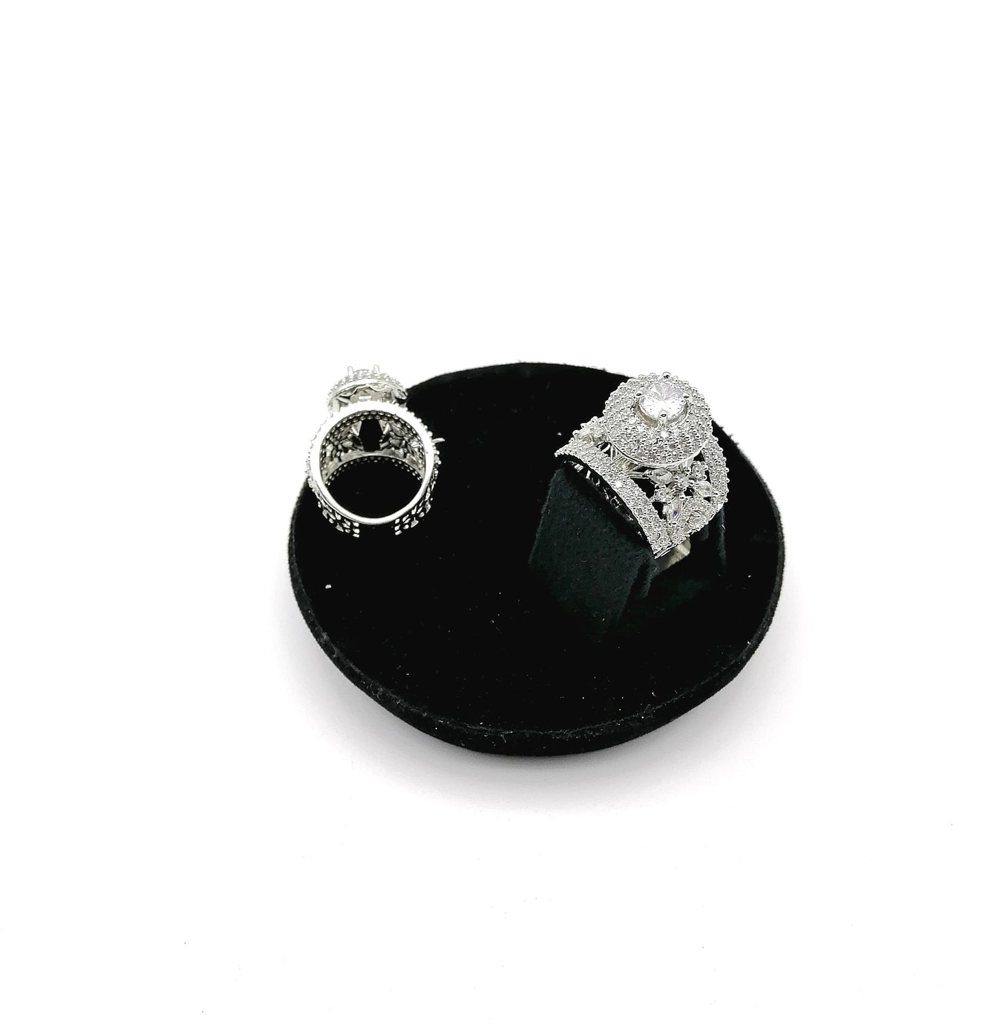 The luxury diamond ring