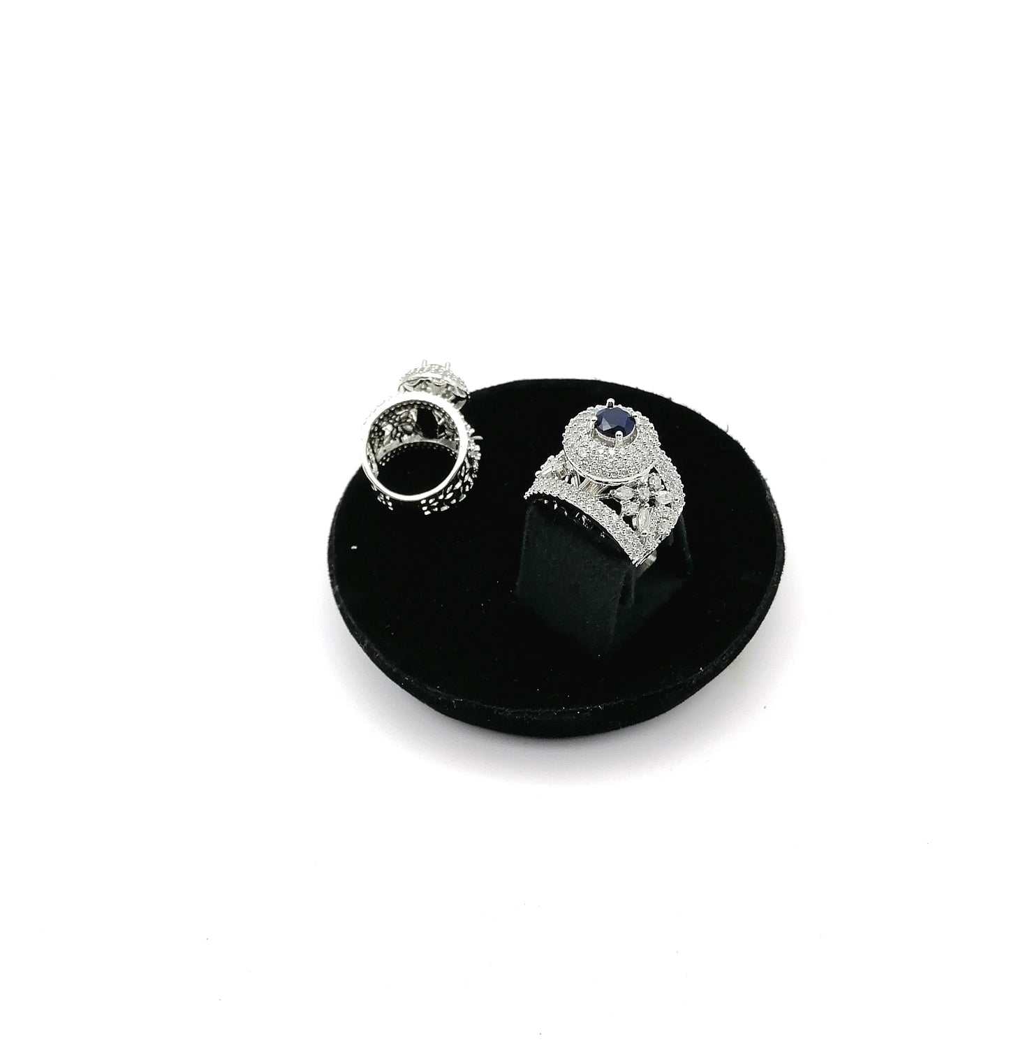 The luxury diamond ring