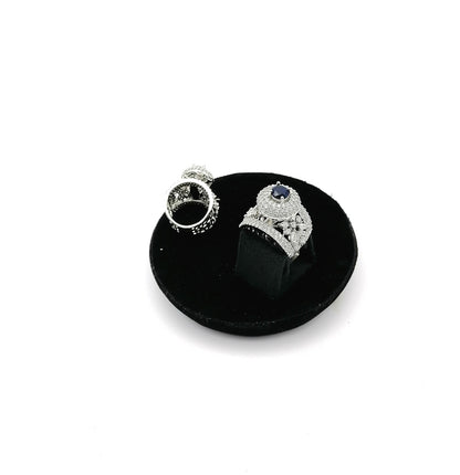 The luxury diamond ring