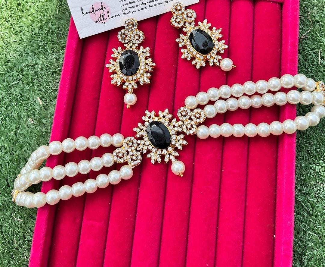 The Elegant Choker Set