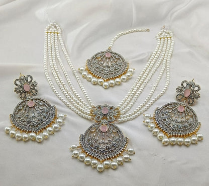 The Unique Jewellery Set