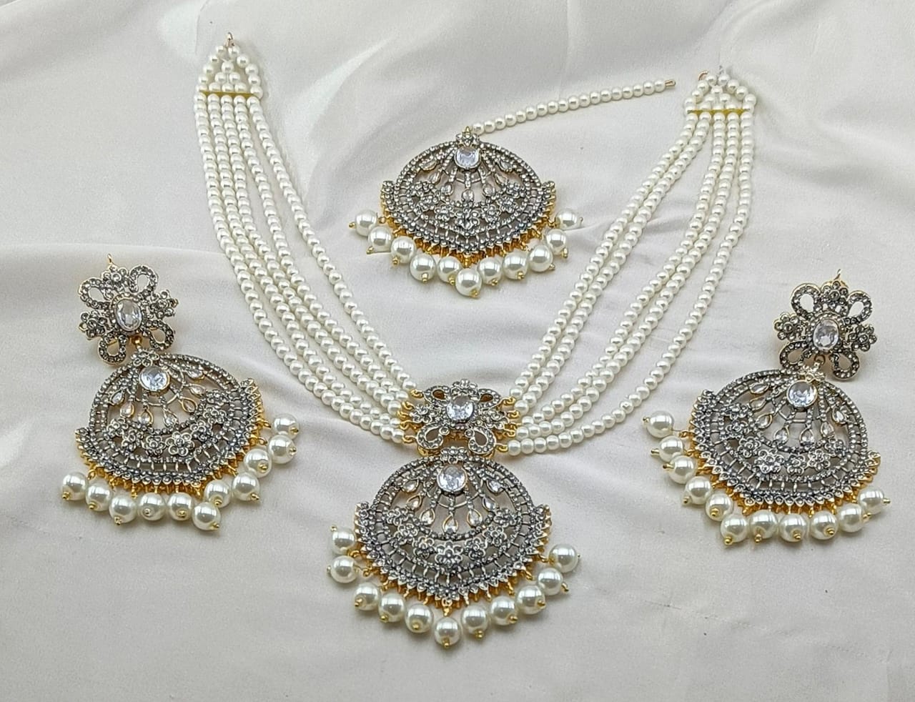 The Unique Jewellery Set