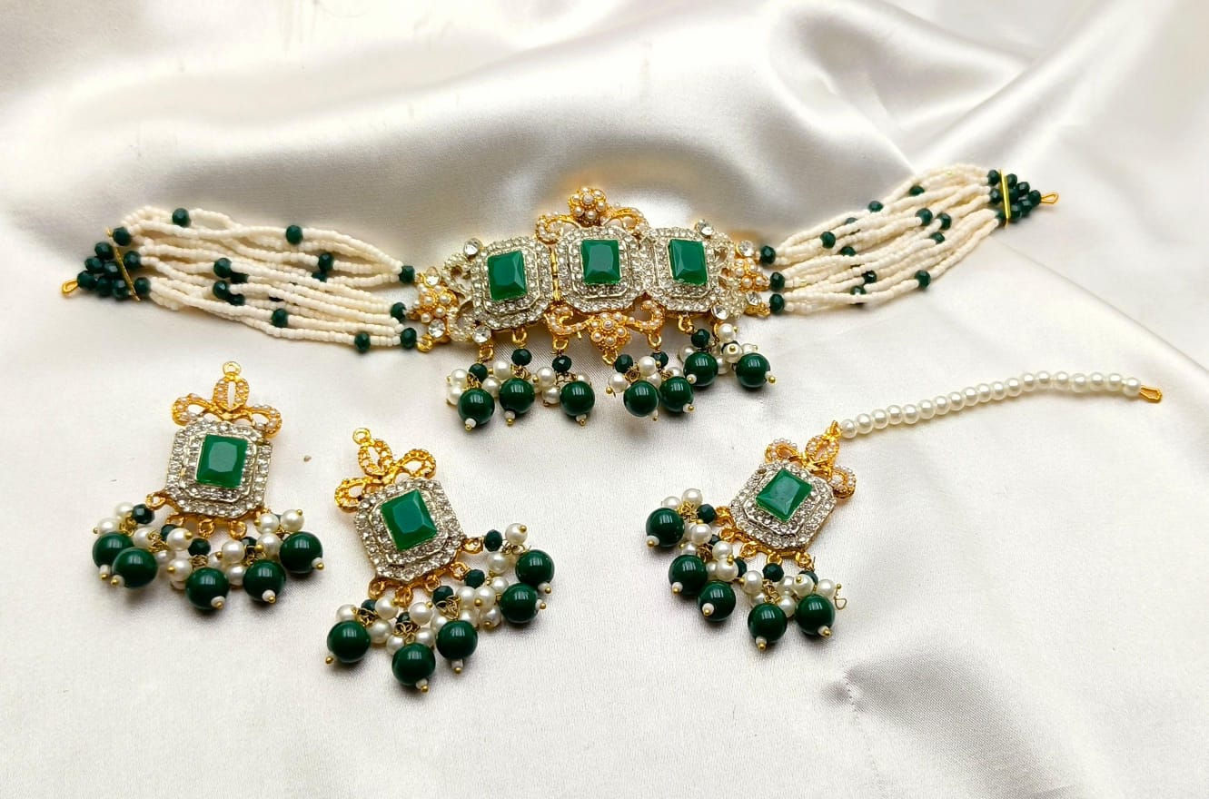 The Fancy Neckless Set