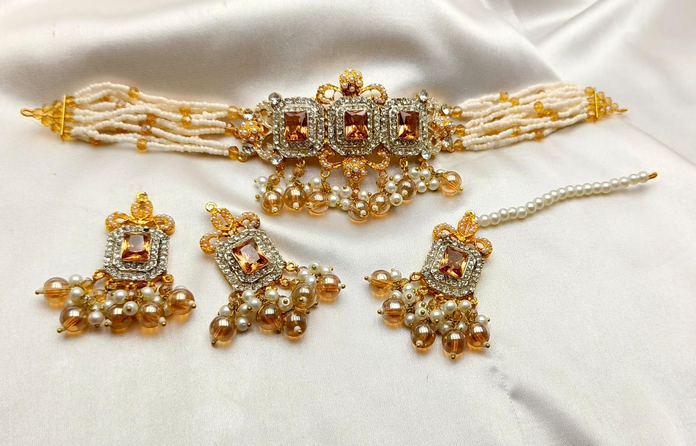 The Fancy Neckless Set
