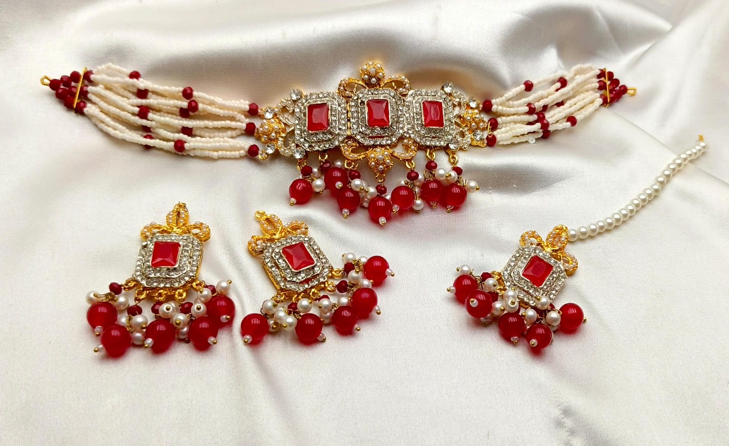 The Fancy Neckless Set