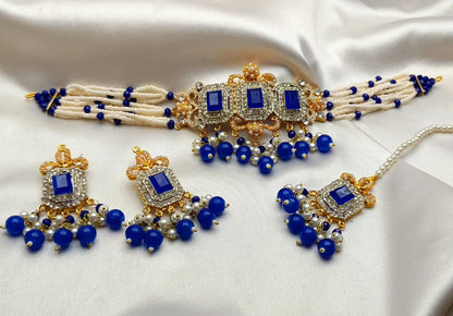 The Fancy Neckless Set