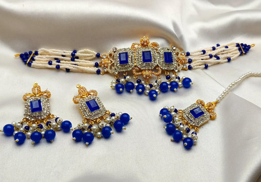 The Fancy Neckless Set