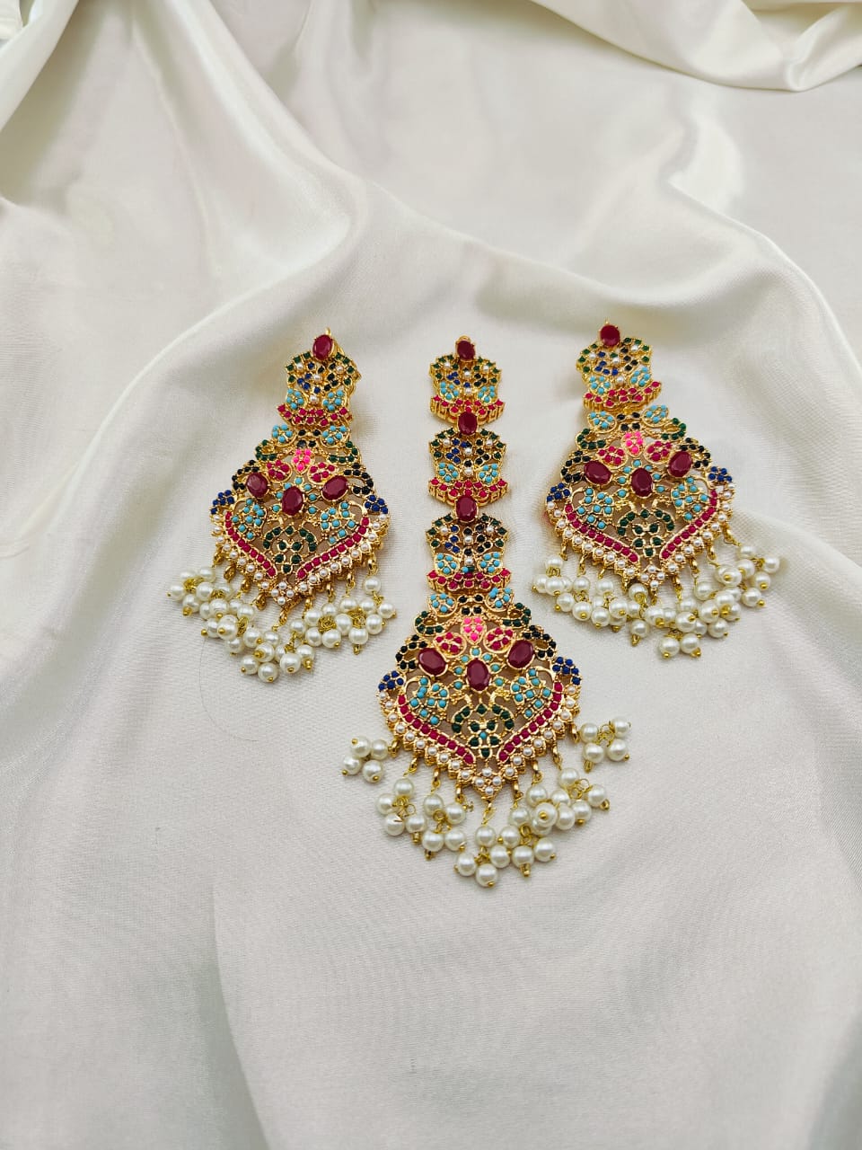 The Elegent Tikka and Earrings Set