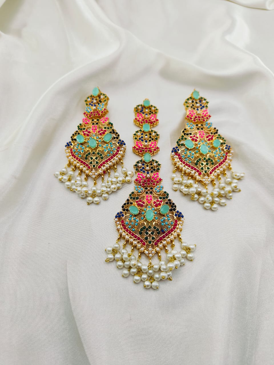 The Elegent Tikka and Earrings Set