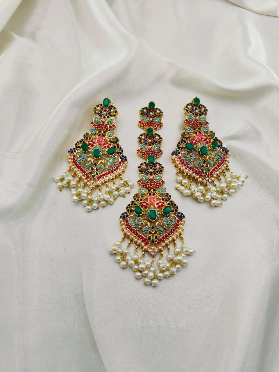 The Elegent Tikka and Earrings Set