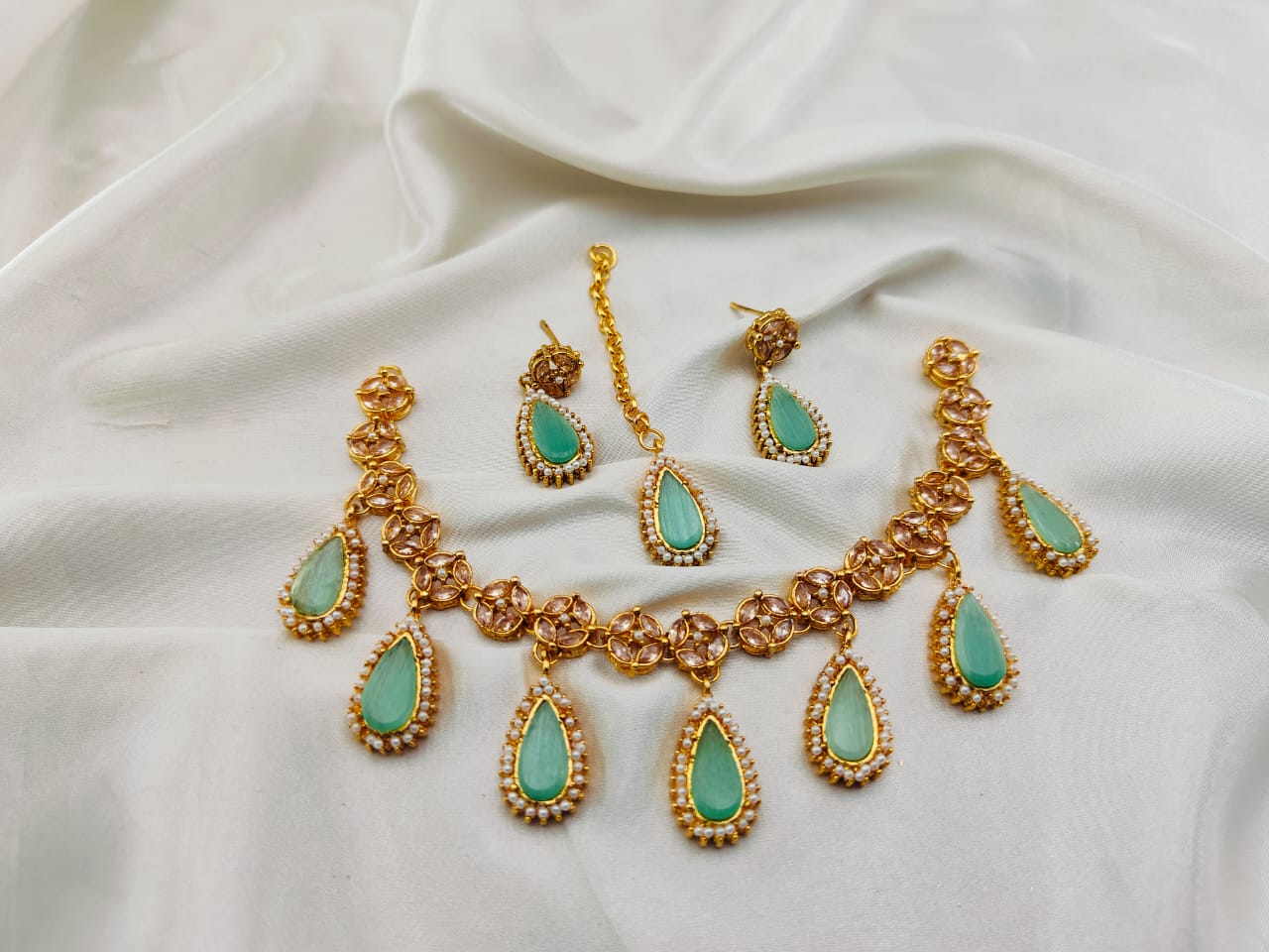 The Attractive Necklace Set