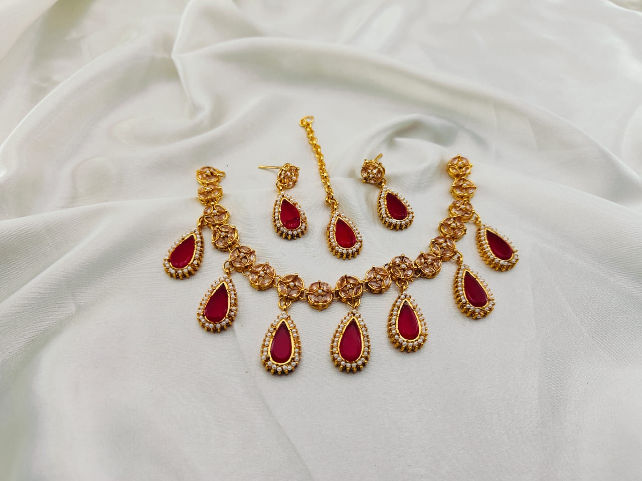 The Attractive Necklace Set