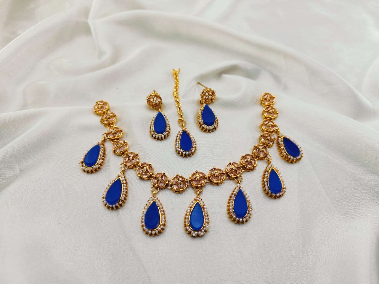 The Attractive Necklace Set