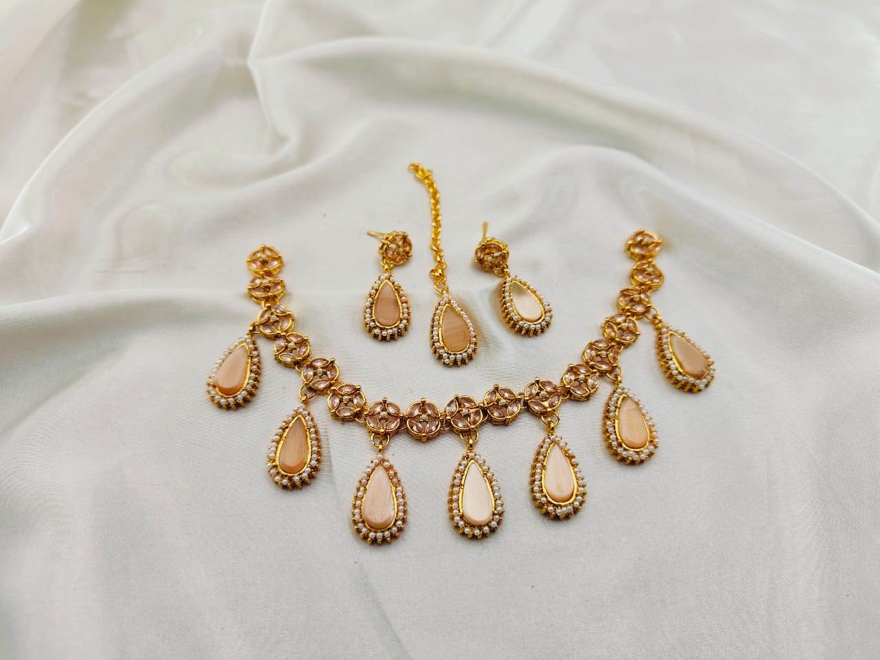 The Attractive Necklace Set