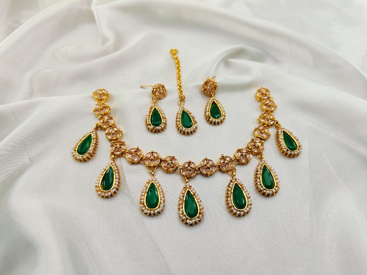 The Attractive Necklace Set