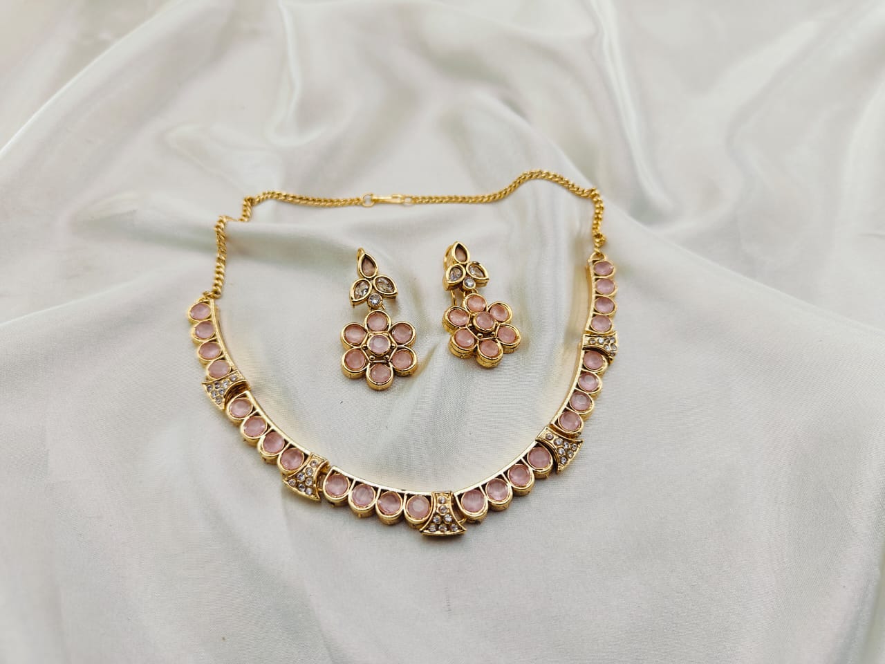 The Elegent Choker Set Real Stone