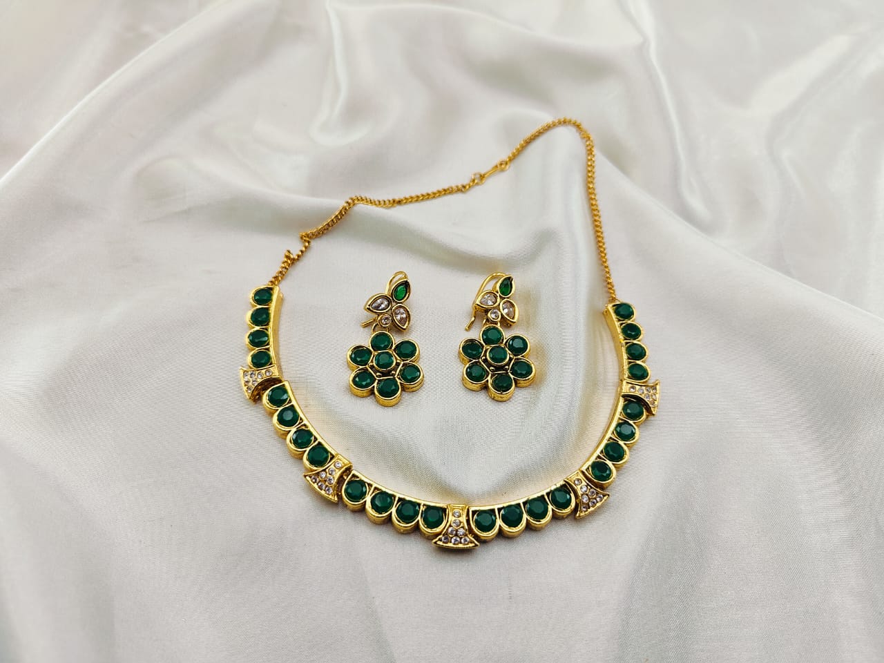 The Elegent Choker Set Real Stone