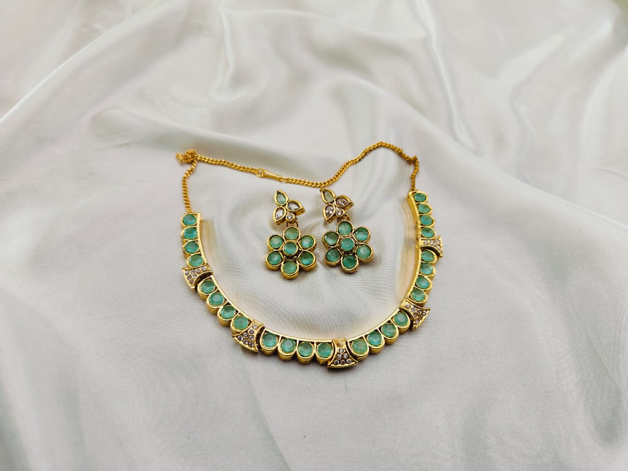 The Elegent Choker Set Real Stone