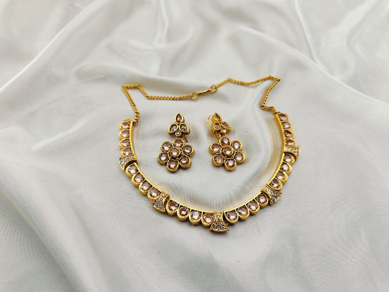 The Elegent Choker Set Real Stone