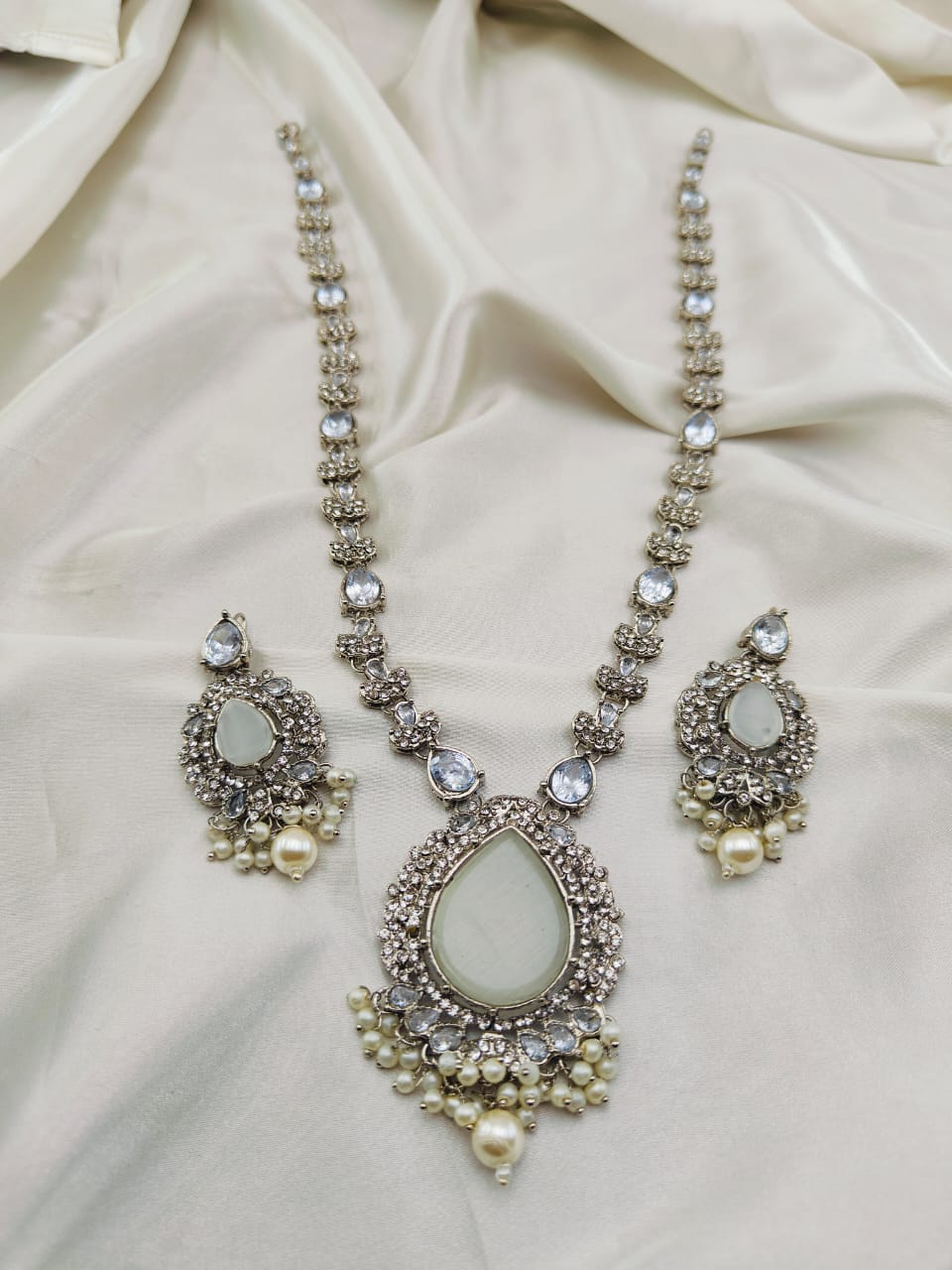 Pretty Maala Set With Earrings