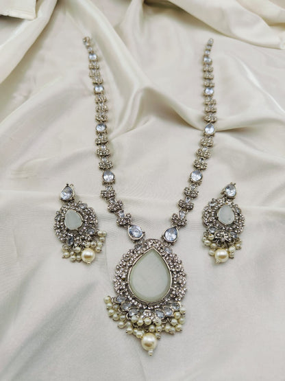 Pretty Maala Set With Earrings