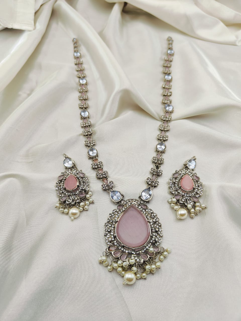 Pretty Maala Set With Earrings