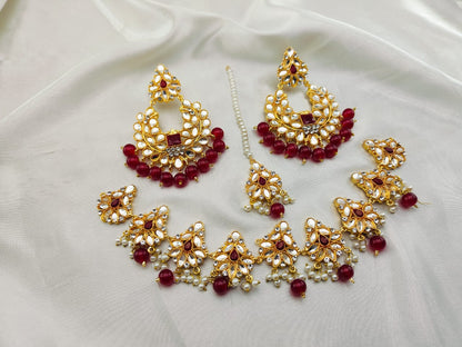 Attractive Kundan Chokar Set